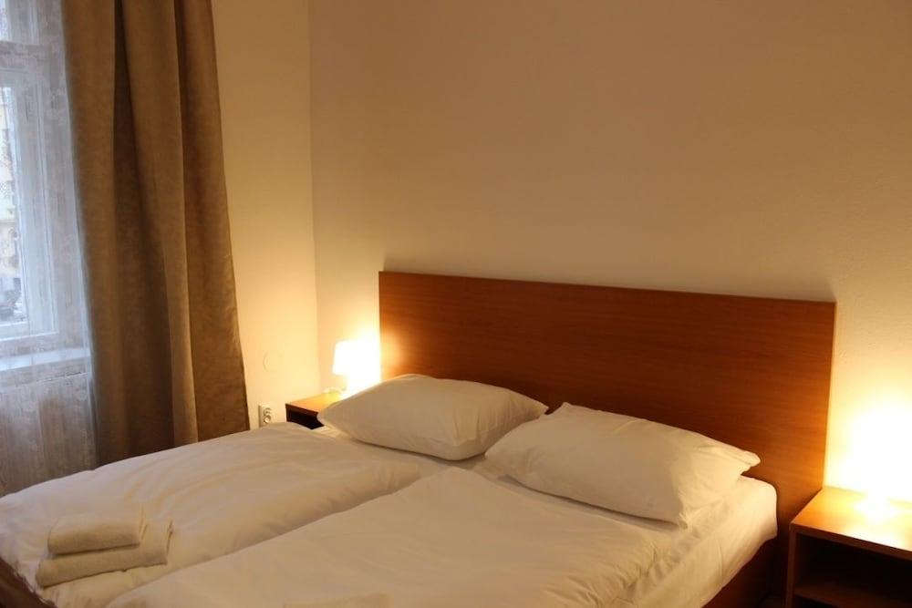 Gallery Hotel SIS Room Type - Double Room, Shared Bathroom