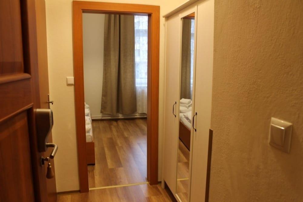 Gallery Hotel SIS Room Type - Twin Room, Shared Bathroom
