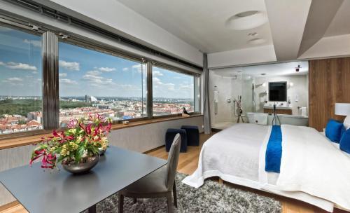 SKY SUITE HOTEL Room Type - Deluxe Apartment