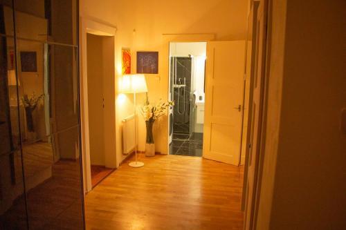 Double King Size Sunny Suite In Castle Area - Tap to explore photos