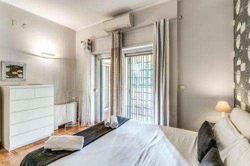 Romantic Piccolomini Lux Guest House - Tap to explore photos
