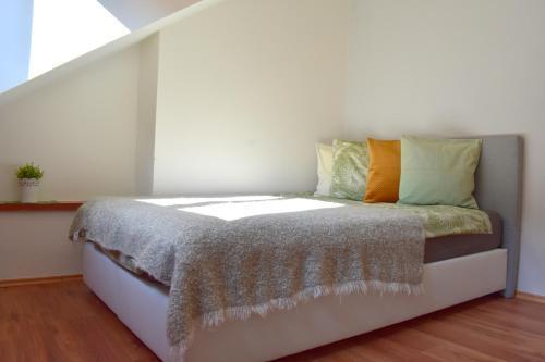 NEW CENTRAL ROOFTOP with private WELLNESS, Sauna & Whirlpool bath
