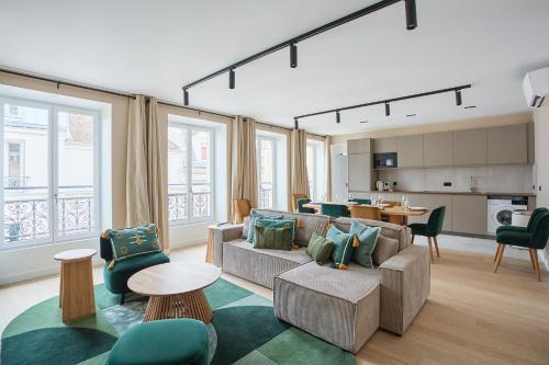 Résidence Beaubourg Le Marais by Studio prestige - Tap to explore photos