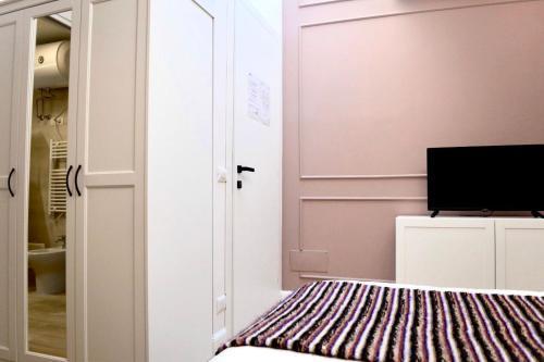 Guest House Emi Vatican Suites - Tap to explore photos