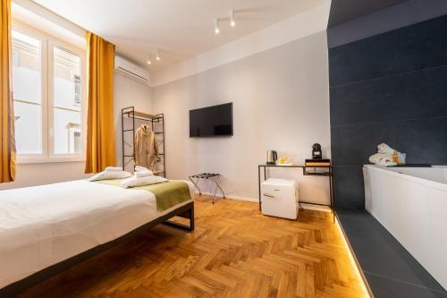 Carrara 24 Room Type - Double Room with Spa Bath Carrara 24 Room Type - Double Room with Spa Bath