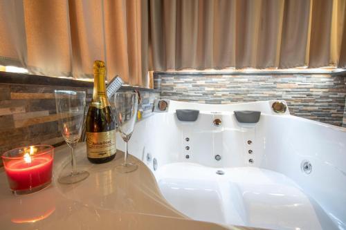 Virtus Prestige - Rooms & Apartments - Tap to explore photos