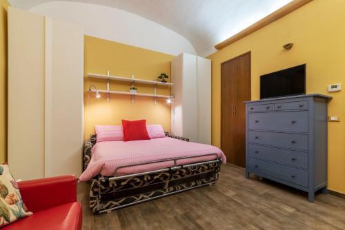 GuestHost - Rione Prati quiet & cozy studio - Tap to explore photos