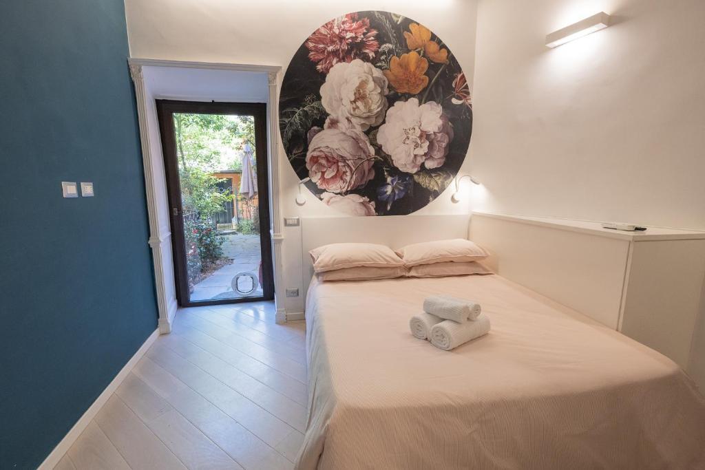 Rione Monti Studio Apt with private garden - Tap to explore photos
