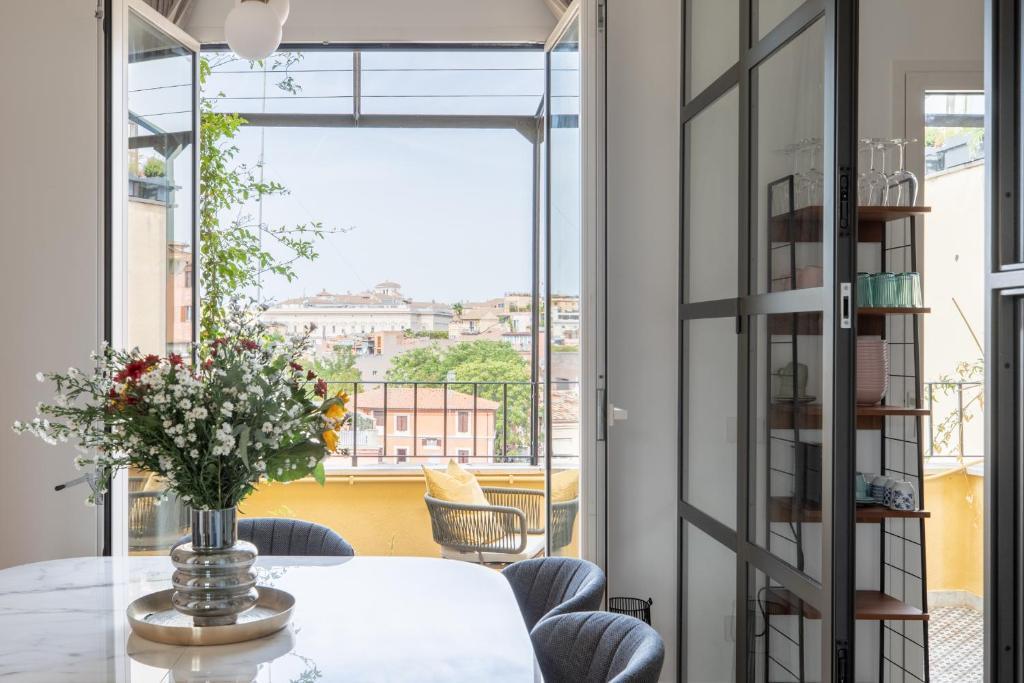 iFlat Home with views - Tap to explore photos