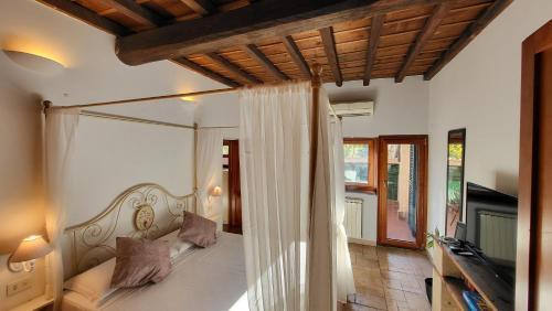 Grottini Charme Penthouse ~ Historic Center - Tap to explore photos