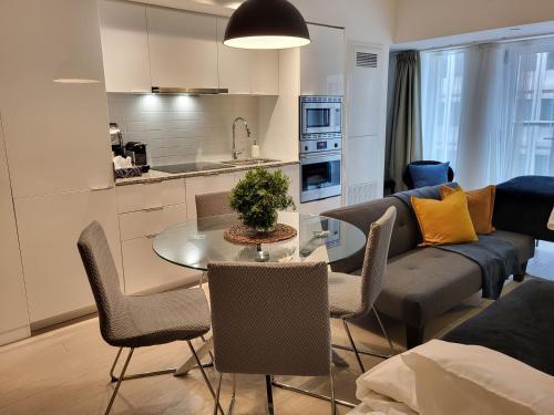 Stylish Downtown Toronto Residential Hotel - Tap to explore photos