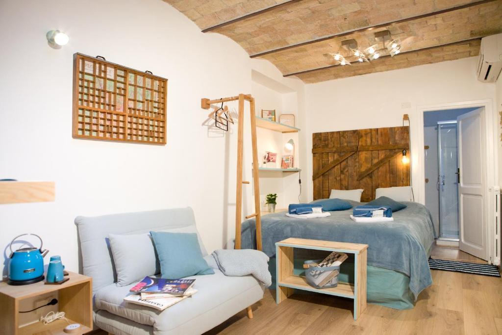 Private Modern Studio Paolina City Center - Tap to explore photos