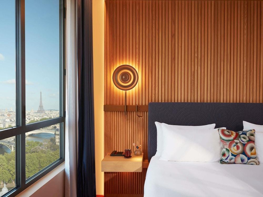 SO/ Paris Hotel Room Type - ICONIC - PARIS SKYLINE VIEW, 1 King or 2 Single beds, River Seine and Eiffel Tower view SO/ Paris Hotel Room Type - ICONIC - PARIS SKYLINE VIEW, 1 King or 2 Single beds, River Seine and Eiffel Tower view