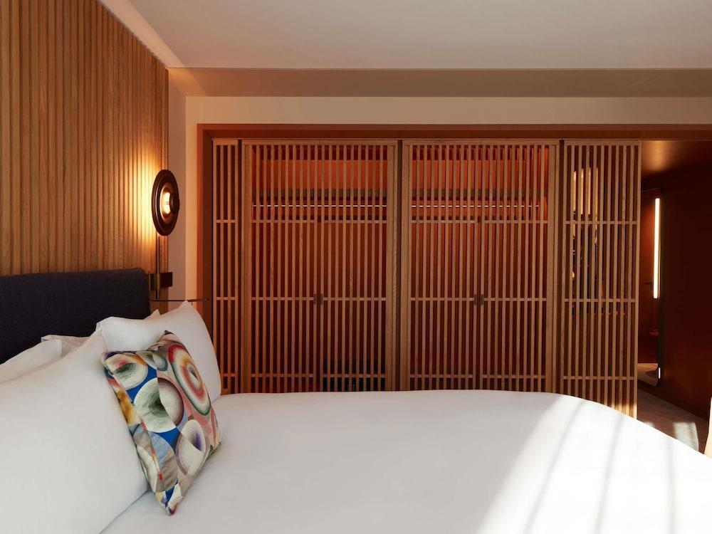 SO/ Paris Hotel Room Type - COLLECTION - ROOFTOP VIEW, 1 King or 2 Single beds, Views of Paris rooftops