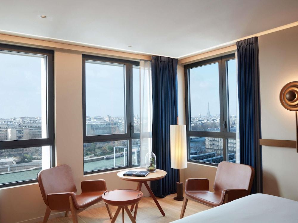 SO/ Paris Hotel Room Type - STUDIO PANORAMA VIEW, 1 King, Corner Junior Suite, River Seine and Paris view