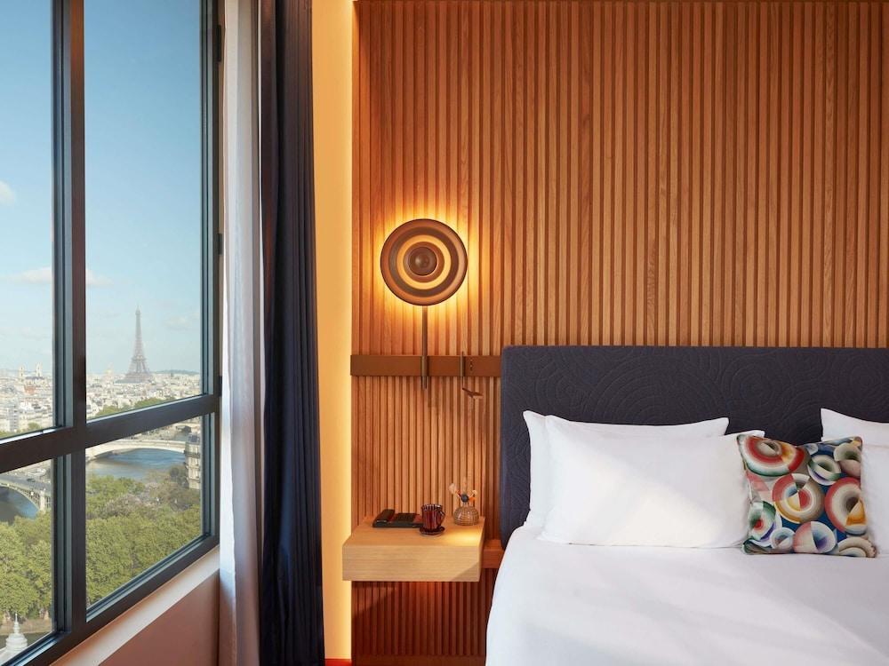 SO/ Paris Hotel Room Type - ICONIC - PARIS SKYLINE VIEW, 1 King or 2 Single beds, River Seine and Eiffel Tower view SO/ Paris Hotel Room Type - ICONIC - PARIS SKYLINE VIEW, 1 King or 2 Single beds, River Seine and Eiffel Tower view