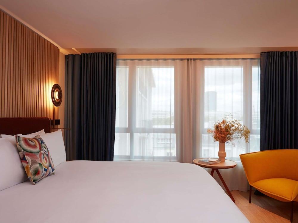 SO/ Paris Hotel Room Type - STUDIO, 1 King, Junior Suite, Courtyard view