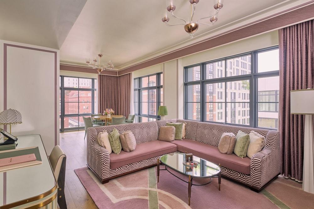 Fouquet's New York Room Type - Hudson View Corner Suite