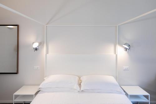 flaminia354 - B&B - Tap to explore photos