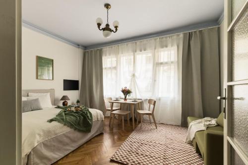 Old Town Suites - Bohemian Residence