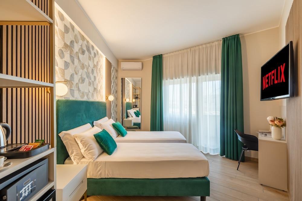 AlbaDea Suite&Jacuzzi - Tap to explore photos