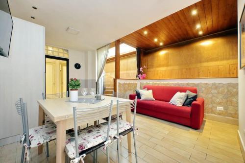 Spacious Vatican Flat with Courtyard - Tap to explore photos