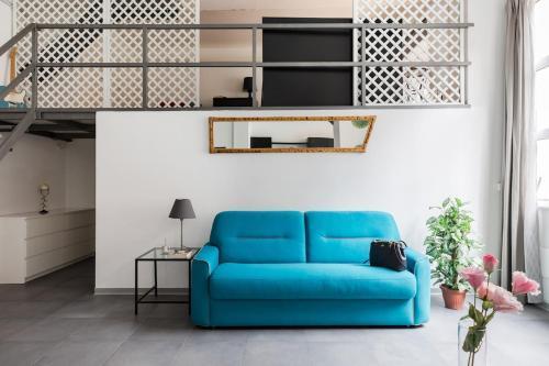 Spacious Modern Loft Steps from Trevi Fountain - Tap to explore photos