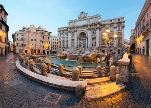 Spacious Modern Loft Steps from Trevi Fountain