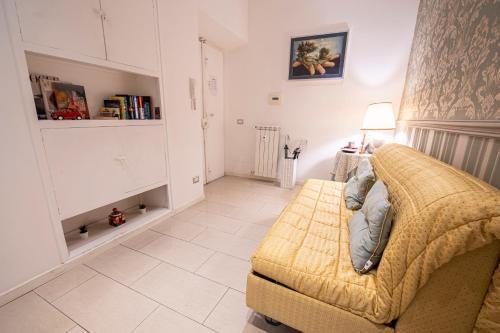 Refuge on Piazza re di Roma -Holiday Home - Tap to explore photos