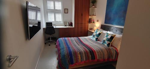 Comfortable Room With Ensuite - Tap to explore photos