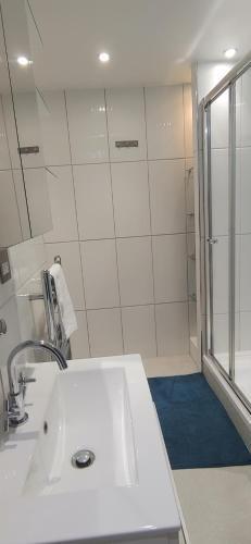 Comfortable Room With Ensuite - Tap to explore photos