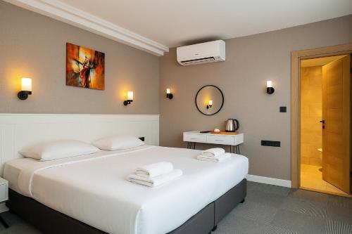 Blue Point Hotel Room Type - Deluxe Double Room with Balcony Blue Point Hotel Room Type - Deluxe Double Room with Balcony