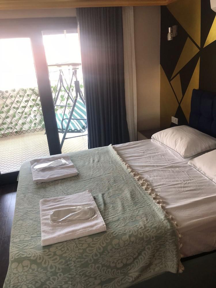 Middle Village Room Type - Comfort Suite