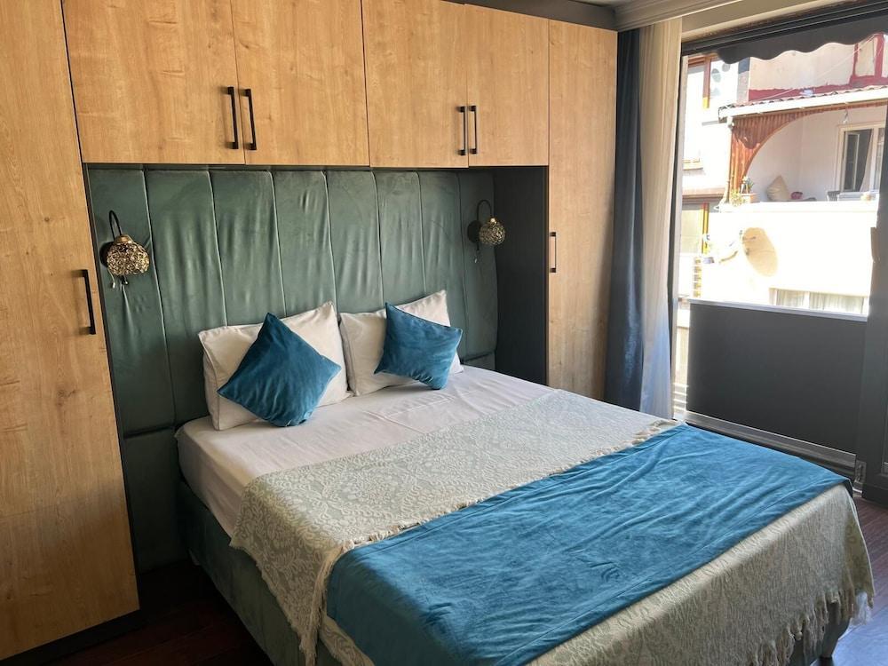 Middle Village Room Type - Deluxe Room