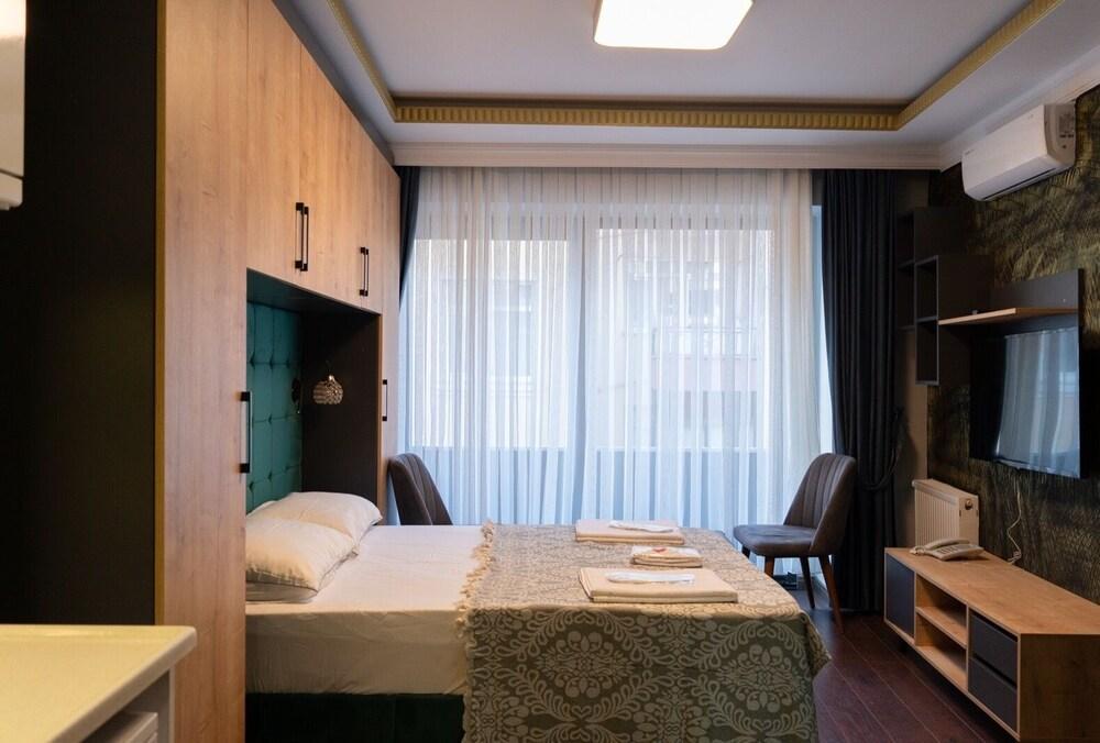 Middle Village Room Type - Standard Triple Room
