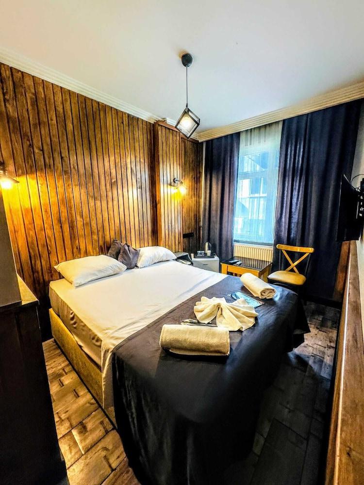 Imza Suite Room Type - Economy Studio, 1 Queen Bed