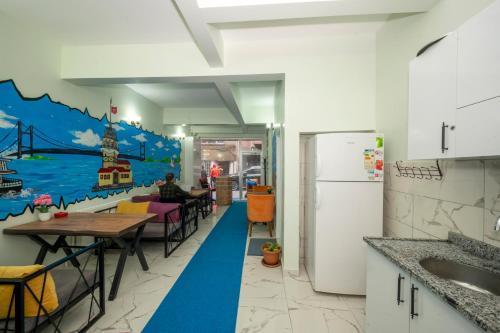 XALİLA HOSTEL & CAFE LADİES ROOM - Tap to explore photos