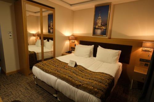 Hotel Boursier 2 & Spa Room Type - Family Room with Balcony