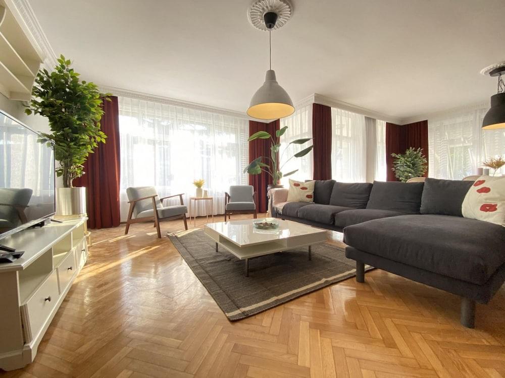Missafir Spacious Flat Near Caddebostan Coast - Tap to explore photos