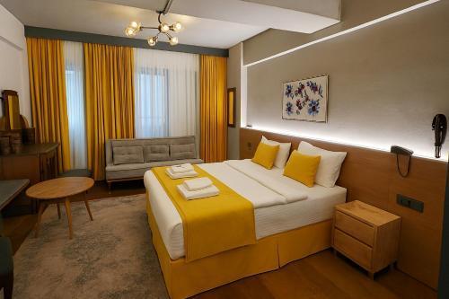 Aleksandr Pera Hotel Room Type - Junior Suite