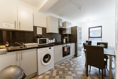Whitechapel en-suite beds to stay - Tap to explore photos