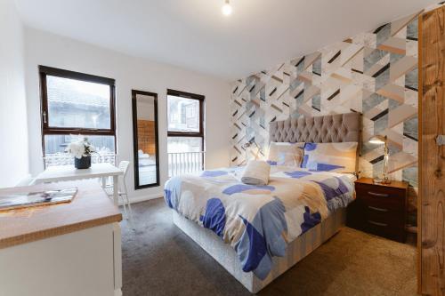Whitechapel en-suite beds to stay - Tap to explore photos
