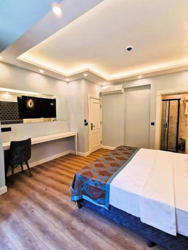 LUXX GARDEN HOTEL Room Type - Deluxe King Room LUXX GARDEN HOTEL Room Type - Deluxe King Room