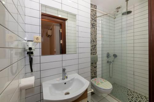 GRAND OPERA HOTEL Room Type - Economy Double Room