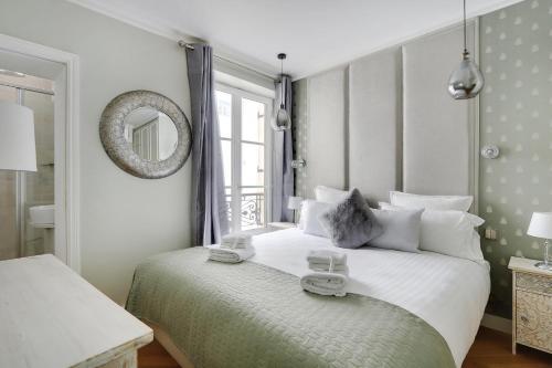 Pick A Flat's Apartments in Montmartre - Rue Lepic