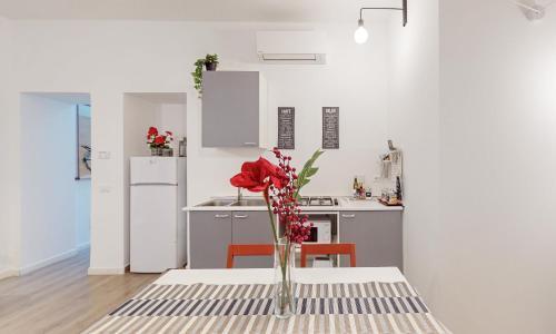New Japan Trastevere Apartment - Tap to explore photos