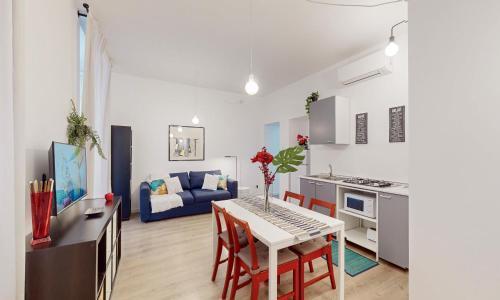 New Japan Trastevere Apartment - Tap to explore photos