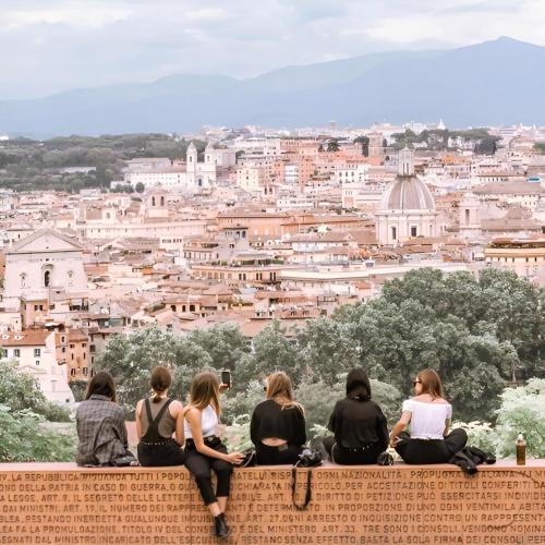 Giulia Apartment in Trastevere - Tap to explore photos