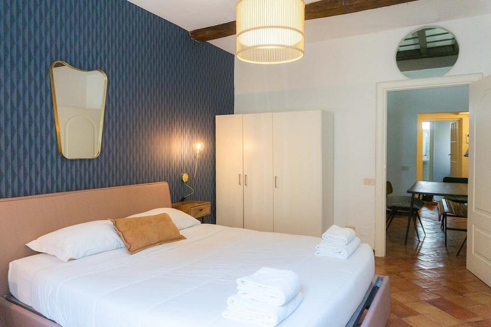 Piazza Navona Charming Apartment - Tap to explore photos