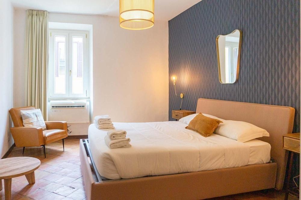 Piazza Navona Charming Apartment